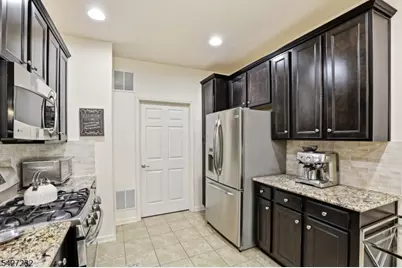 9 Station Sq, Union Township, NJ 07083 - Photo 13