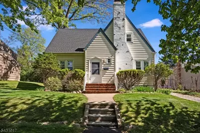 28 Berkeley Pl, Livingston, NJ 07039 - Photo 1