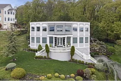 47 Mountainwood Ct, Totowa, NJ 07512 - Photo 1