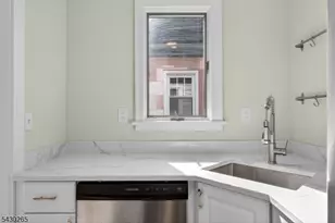 19 Sylvan Pl, Montclair, NJ 07042 - Photo 7