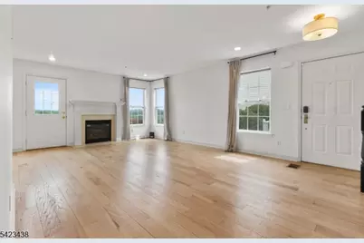 131 Mountainside Dr, Pompton Lakes, NJ 07442 - Photo 9