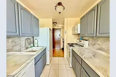1225 Kennedy Blvd #7D, Bayonne, NJ 07002 - Photo 5