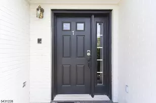 7 Harbor Front Ct Unit, Elizabeth, NJ 07206 - Photo 3