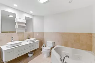 7 Harbor Front Ct Unit, Elizabeth, NJ 07206 - Photo 19