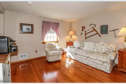 26 W Cliff Rd, Woodbridge Township, NJ 07067 - Photo 9