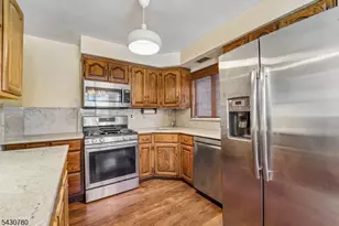1030 Jassamine Way, Fort Lee, NJ 07024 - Photo 15