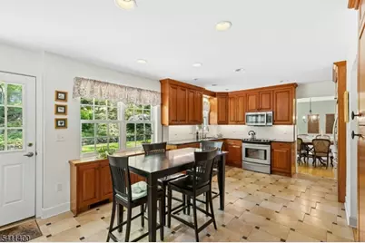 260 Lorraine Dr, Berkeley Heights Township, NJ 07922 - Photo 13