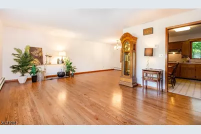 25 Robbins Ave, Berkeley Heights Township, NJ 07922 - Photo 5