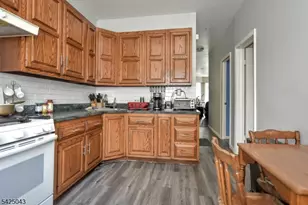 557 Hudson Ave, Weehawken, NJ 07086 - Photo 15