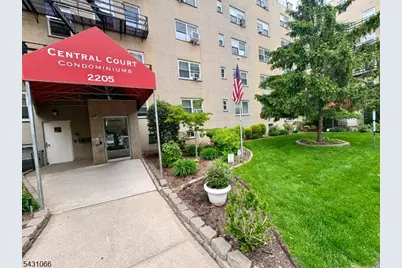 2205 N Central Rd #4 D, Fort Lee, NJ 07024 - Photo 1