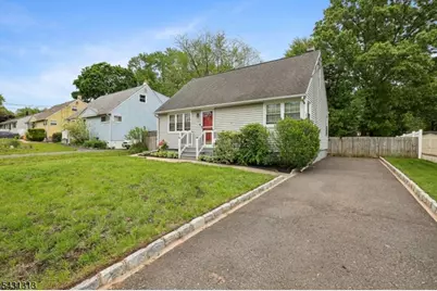 8 Parkway Pl, Sayreville Boro, NJ 08859 - Photo 27