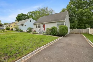 8 Parkway Pl, Sayreville Boro, NJ 08859 - Photo 27