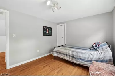 8 Parkway Pl, Sayreville Boro, NJ 08859 - Photo 15