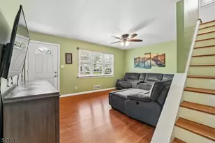 8 Parkway Pl, Sayreville Boro, NJ 08859 - Photo 3