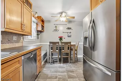 8 Parkway Pl, Sayreville Boro, NJ 08859 - Photo 7