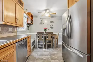 8 Parkway Pl, Sayreville Boro, NJ 08859 - Photo 7