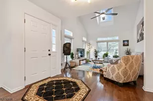 18 Pond Ridge Dr, Clinton, NJ 08809 - Photo 3