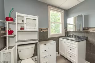 51 Main St, Franklin, NJ 07416 - Photo 9