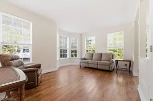 24 Kentworth Ct, Raritan Township, NJ 08822 - Photo 9