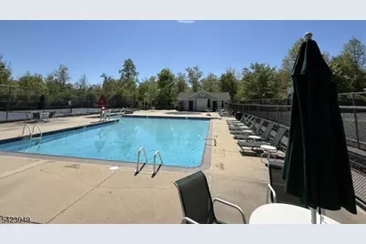 24 Kentworth Ct, Raritan Township, NJ 08822 - Photo 5