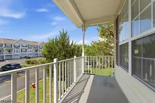 24 Kentworth Ct, Raritan Township, NJ 08822 - Photo 19