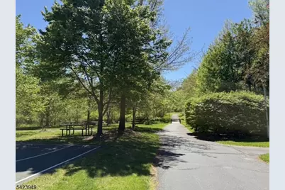 24 Kentworth Ct, Raritan Township, NJ 08822 - Photo 9