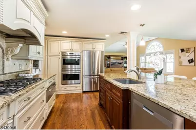 34 West Dr, Livingston, NJ 07039 - Photo 5