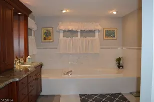 40 Newland Ct, Bridgewater Twp., NJ 08807 - Photo 19