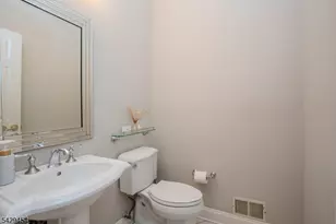 40 Newland Ct, Bridgewater Twp., NJ 08807 - Photo 17
