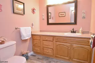 110 Castle Ridge Dr, East Hanover Township, NJ 07936 - Photo 11