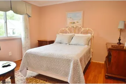 110 Castle Ridge Dr, East Hanover Township, NJ 07936 - Photo 19