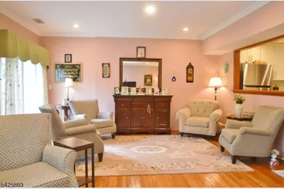 110 Castle Ridge Dr, East Hanover Township, NJ 07936 - Photo 9