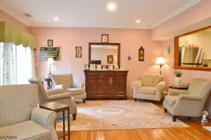 110 Castle Ridge Dr, East Hanover Township, NJ 07936 - Photo 9
