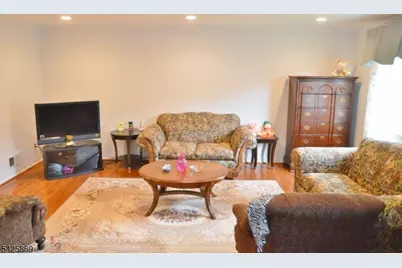 110 Castle Ridge Dr, East Hanover Township, NJ 07936 - Photo 15