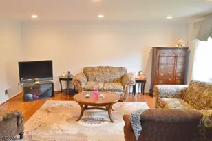 110 Castle Ridge Dr, East Hanover Township, NJ 07936 - Photo 15