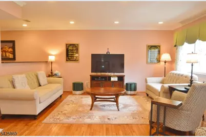 110 Castle Ridge Dr, East Hanover Township, NJ 07936 - Photo 7