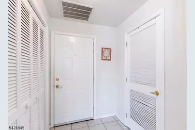 81 Park Edge #2K, Berkeley Heights Township, NJ 07922 - Photo 3