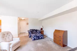 81 Park Edge, Berkeley Heights Township, NJ 07922 - Photo 9