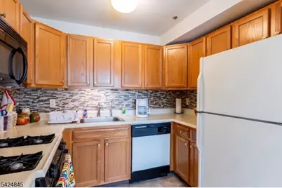 81 Park Edge #2K, Berkeley Heights Township, NJ 07922 - Photo 5
