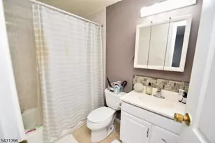 21 Constitution Way, Franklin, NJ 07416 - Photo 9