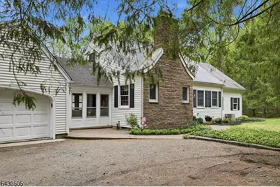 114 Upper Sunset Dr, Washington Township, NJ 07853 - Photo 3
