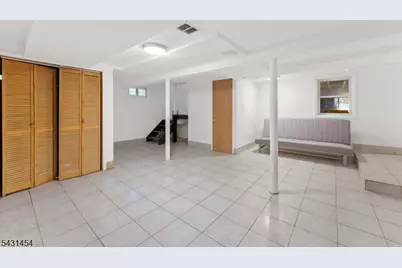 147 Clinton Ave, Clifton, NJ 07011 - Photo 19