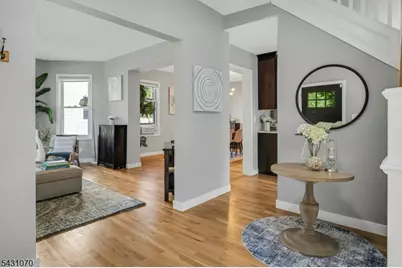 18 Gardiner Pl, Montclair, NJ 07042 - Photo 7