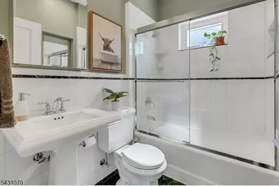 18 Gardiner Pl, Montclair, NJ 07042 - Photo 25