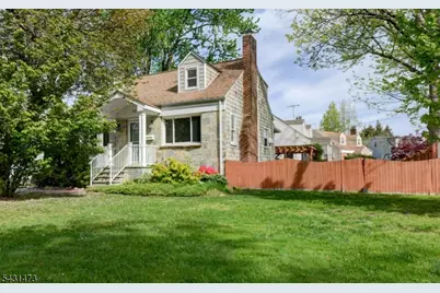 72 Colonial Dr, Clark Township, NJ 07066 - Photo 3