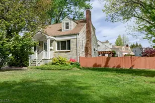 72 Colonial Dr, Clark Township, NJ 07066 - Photo 3
