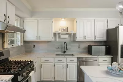 10 Plymouth Ct, Bernards Township, NJ 07920 - Photo 7