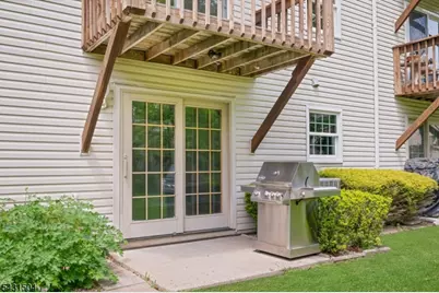 42 Brookstone Cir #42, Parsippany, NJ 07950 - Photo 17