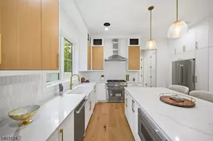 17 Arlington Dr, Livingston, NJ 07039 - Photo 3