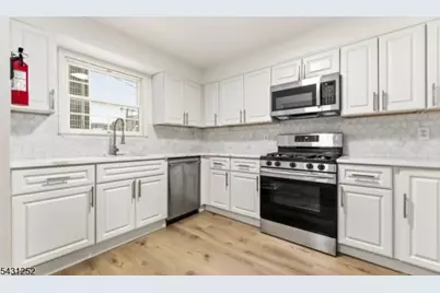 18 E Kinney St, Newark, NJ 07102 - Photo 3